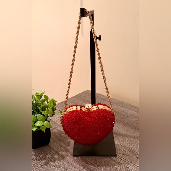 NWOT Elegant Red Heart-Shaped Braided Accent Sequins Clutch - Picture 5 of 9